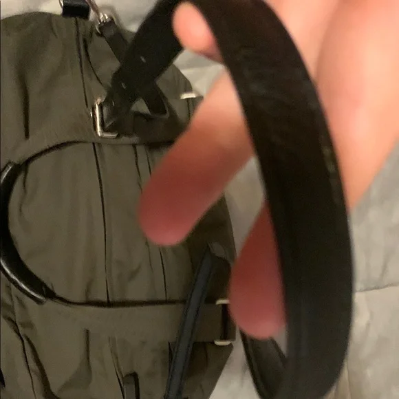 Lululemon green dufflebag vinyl with black leather handles 18in long - Picture 4 of 13